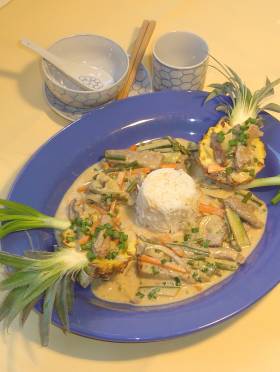 rinderfricasee-mit-ananas-wok